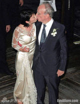 组图：邓文迪昔日婚礼照 短发清秀初露御姐范儿