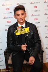 组图：新浪娱乐明星街拍盛典对话吴奇隆