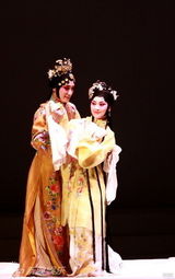 幻灯图：《怜香伴》终登台 关锦鹏导昆曲像电影