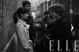 组图：ELLE曝短片花絮周冬雨演绎奇幻之旅