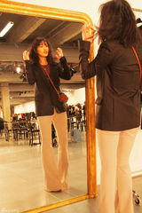 组图：陈燃化身时尚买手 巴黎逛店休闲随意