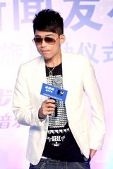 高清组图：张悬苏醒叶蓓为高校演唱会站台造势