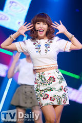 组图：韩团4minute《M COUNTDOWN》夺冠