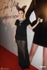 组图：冯绍峰谈及杨幂不避嫌 关颖黑裙显优雅气质