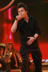 幻灯组图：《叶问2》唱响首映大典 黄晓明热舞