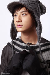 组图：赵文浩拍冬日萌照显纯真可爱