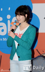 组图：具惠善清新亮相推广台北游 现场做凤梨酥