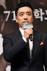 高清图：《到炮火中去》发布会 权相佑(权相宇)等出席