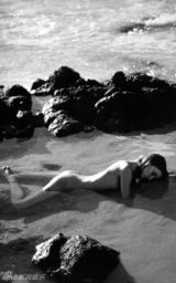 高清组图：米兰达-可儿全裸黑白性感写真曝光