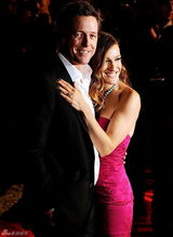 高清：前妻赫利捧场格兰特新片 杰西卡-帕克秀短裙