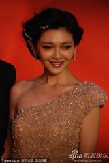 幻灯图：上海电影节开幕 大S纱裙妩媚明艳动人