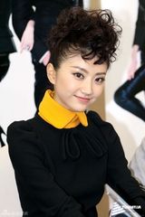 幻灯图集：景甜变美女老板倒追男 何润东大送拥抱