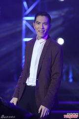 组图：萧敬腾上海开唱雨神未发威 被何韵诗调侃