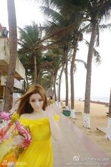 组图：《非诚》女神宋伊娜完爆锥子脸蛇女