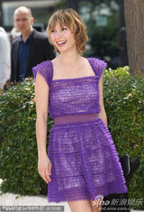 幻灯：基石单元评审亮相 主席左拥右抱艳福不浅