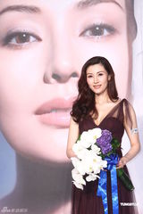 高清组图：李嘉欣性感代言 不评价锋芝婚事