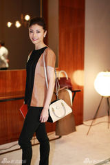 组图：芭蕾舞蹈家谭元元亮相米兰 造型优雅迷人