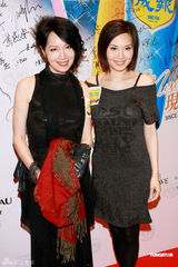 组图：香港《成报》71周年报庆 郑伊健帅气亮相