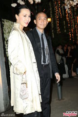 组图：梁朝伟刘嘉玲挽手出席张震婚礼秀恩爱