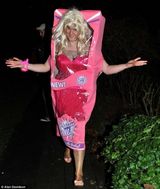 组图：众星亮相万圣节派对 凯特-摩斯白面红唇诡异