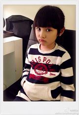 组图：童年小龙女演员超萌生活照 可爱似洋娃娃