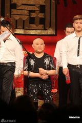 组图：郭德纲新收19名新徒 师徒间互赠礼物