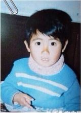 组图：韩寒成长历程图曝光 自小顽皮眼睛大