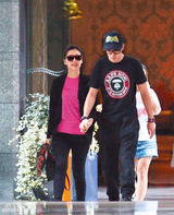 组图：港媒曝徐正曦周丽淇缠绵两夜 好事将近