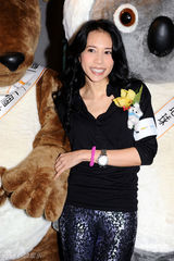 幻灯图：莫文蔚呼吁珍惜地球 避谈张一白吸毒