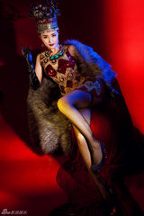 组图：万美汐异域写真 演绎别样神秘风情