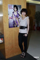 组图：TVB封面女郎选拔秀 胡定欣乐易玲做评委