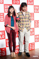 组图：陈柏霖携手陈意涵亮相代言清新时尚