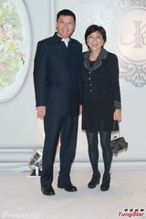 组图：汪圆圆婚礼甜蜜长吻 吴君如李嘉欣等到场