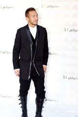 组图：马艳丽爱戴捧场时装秀 偶遇球星中田英寿