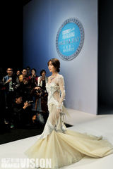 组图：钟丽缇华贵婚纱走秀 李菲儿周楚楚现身