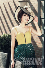 组图：万茜全新写真夏日享受惬意时光