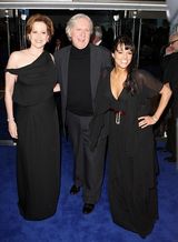 组图：《阿凡达》伦敦首映 卡梅隆夫妇携主创现身