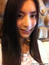 组图：疑似李亚鹏激吻女私照 容貌清纯可人