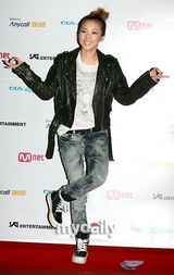 组图：2NE1举行新闻发布会 公开新专辑主打歌MV