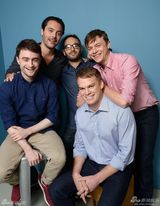 组图：《F字头》拍写真 丹尼尔佐伊甜蜜合影