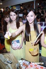 组图：陈静书展宣传写真 邓伊玲想扮变形金刚 