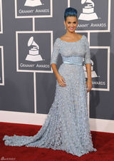 高清组图：格莱美红毯凯蒂-佩里蓝发蓝裙亮相