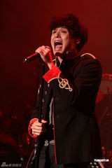 组图：倪安东英式军礼服献唱 Ella录VCR助阵