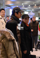 组图：周润发携妻进京成跟班 大笑卖萌接地气