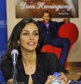 组图：《唐海明威》发布会 裘德-洛顶半秃脑门