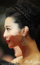 幻灯图集：《日照重庆》戛纳首映 王小帅获最高礼遇