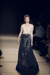 组图：中国女性勇闯T台 李玉刚反串亮眼