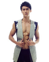 组图：蒋劲夫写真秀紧实腹肌 型男魅力诱惑难挡