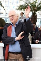 幻灯：《蒙彼利埃公主》记者会 导演轻吻女主演香肩