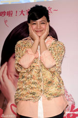 组图：陈妍希透露择偶标准 新片演台妹开嗓献唱